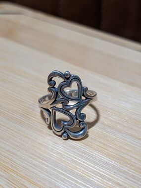 James Avery: Swirls & Scrolls Hearts Ring - Size 9